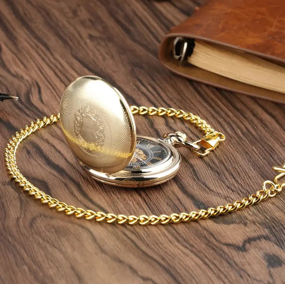 Reloj de bolsillo dorado